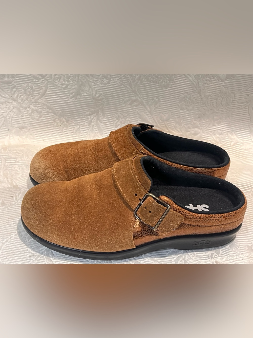 SAS Clogs Mules Shoes Brown Tan
Suede Leather Women’s 7M Slip On With Buckle